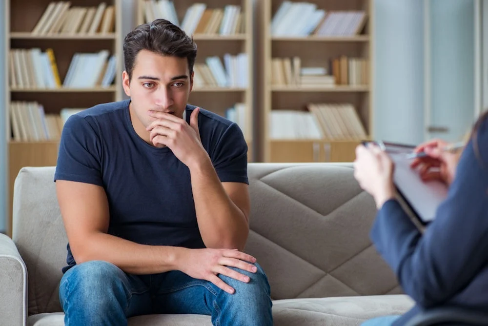 therapist giving tips to manage cravings and stay sober