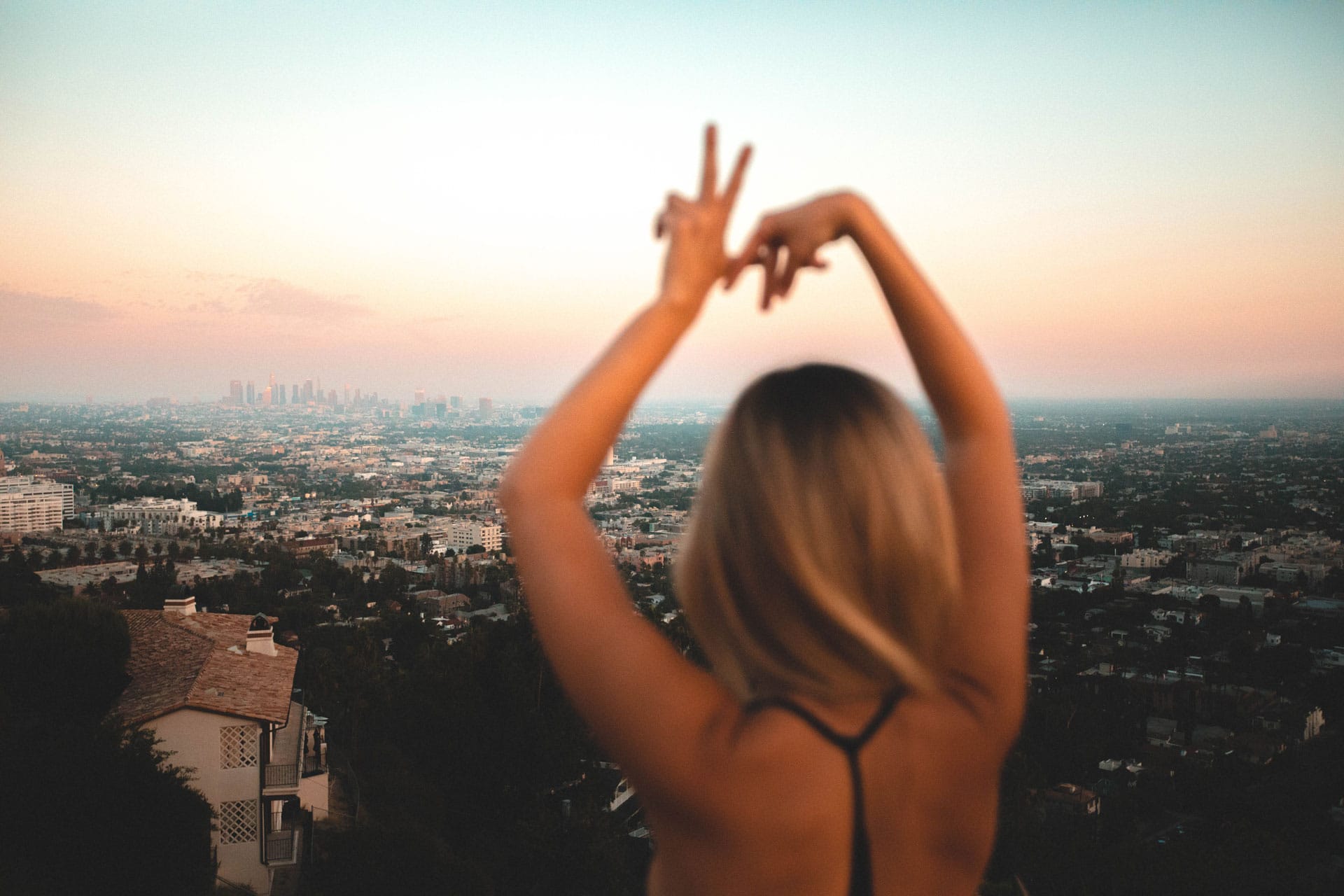 woman overlooking Los Angeles before going to the dual diagnosis treatment center